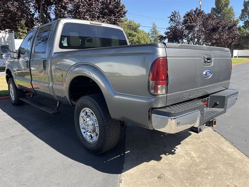 Used 2011 Ford F250 XLT w/ XLT Premium Pkg image 9