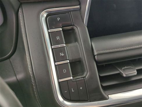 Used 2023 Chevrolet Suburban LT image 16