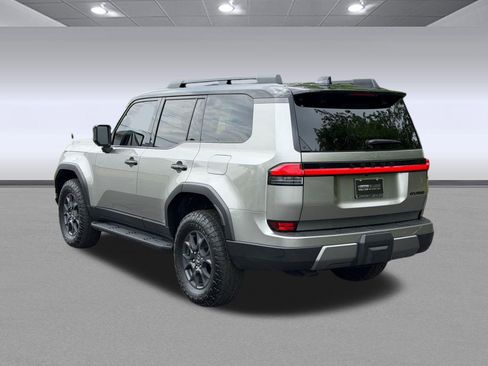 Used 2024 Lexus GX 550 AWD/4WD image 3