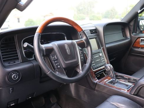 Used 2015 Lincoln Navigator 4WD image 15