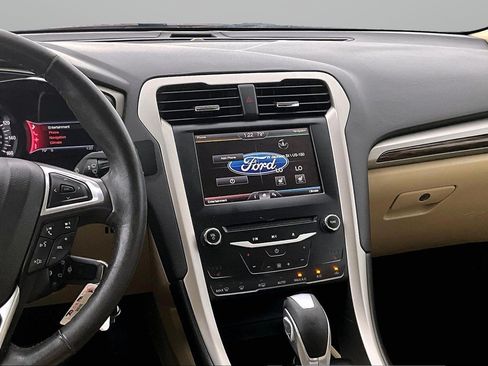 Used 2014 Ford Fusion SE w/ Equipment Group 202A FWD image 6