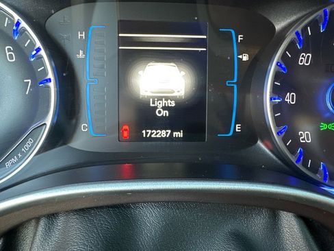 Used 2017 Chrysler Pacifica Touring image 11