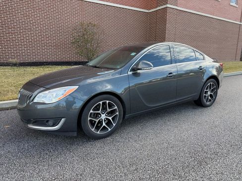 Used 2017 Buick Regal Sport Touring image 3