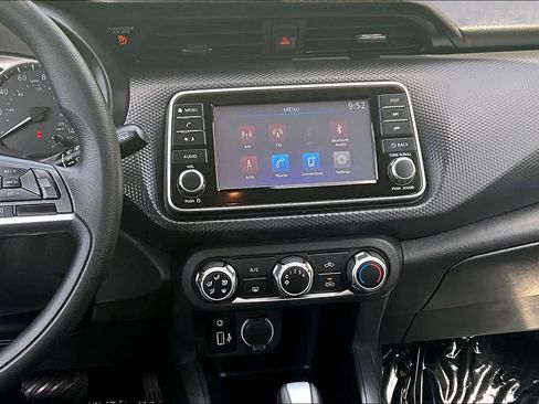 Used 2021 Nissan Kicks S FWD image 7