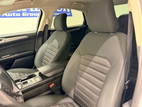 Used 2019 Ford Fusion SE FWD image 26