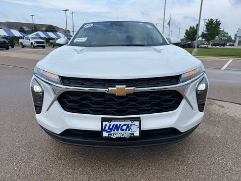New 2026 Chevrolet Trax LS w/ LS Convenience Package FWD image 7