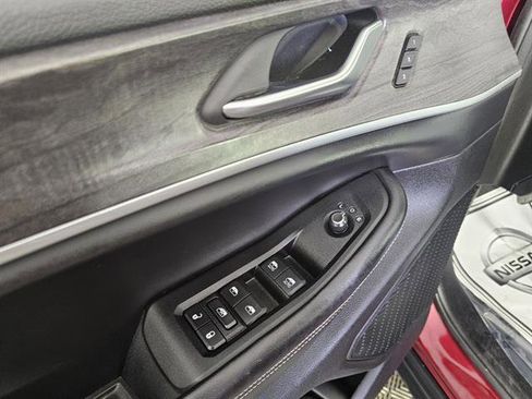 Used 2023 Jeep Grand Cherokee Limited image 39