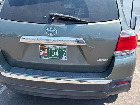 Used 2013 Toyota Highlander Plus AWD/4WD image 7