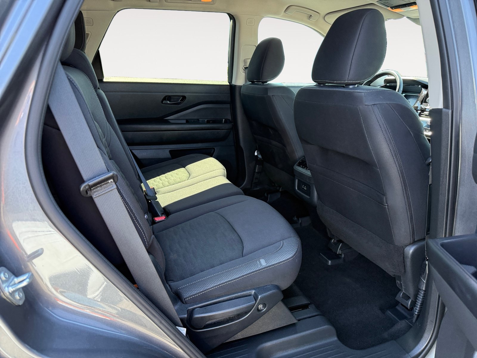 Used 2025 Nissan Pathfinder SV AWD/4WD image 18