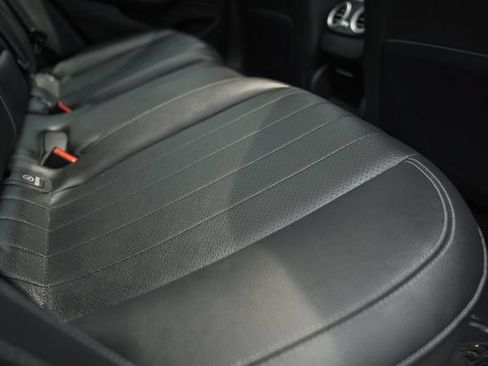 Used 2022 Mercedes-Benz E 350 4MATIC Sedan image 32