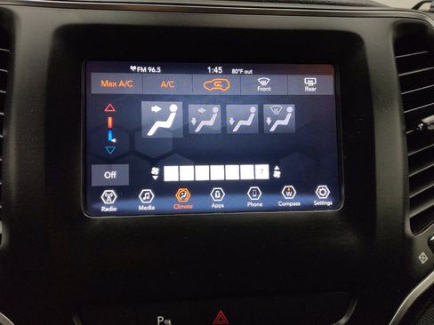 Used 2020 Jeep Cherokee Latitude Plus FWD image 25