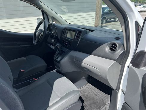 Used 2020 Nissan NV200 SV image 12