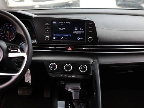 Used 2021 Hyundai Elantra SE FWD image 25