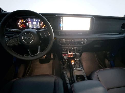 Used 2025 Jeep Wrangler Unlimited Rubicon image 10