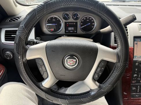 Used 2010 Cadillac Escalade 2WD image 11