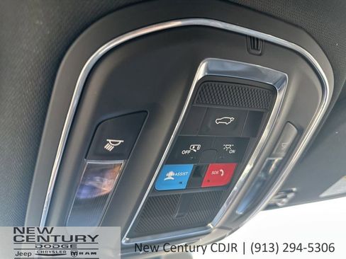 Used 2024 Jeep Wagoneer Series III AWD/4WD image 34