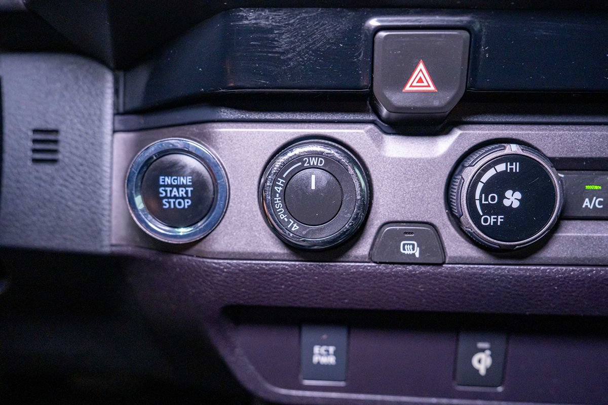 Used 2017 Toyota Tacoma TRD Sport w/ Tow Package AWD/4WD image 25