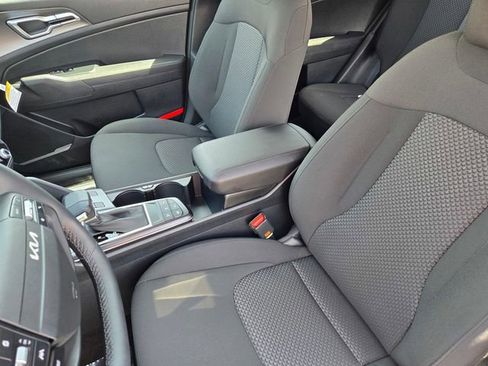 New 2026 Kia Sportage LX FWD image 17
