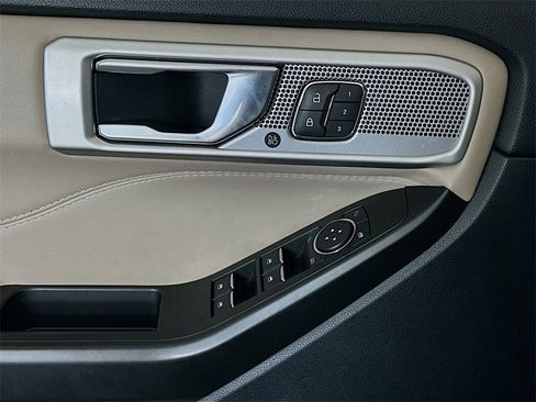 Used 2020 Ford Explorer Limited image 18
