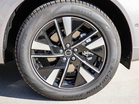 New 2026 Volvo XC60 B5 Plus image 9