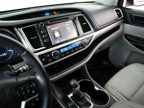 Used 2018 Toyota Highlander Plus image 19