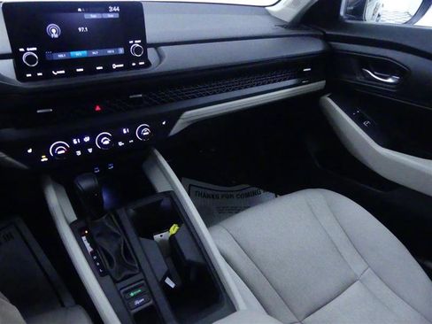 Used 2023 Honda Accord EX image 11