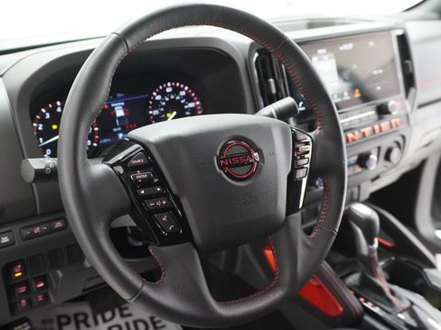Used 2025 Nissan Frontier PRO-4X AWD/4WD image 15