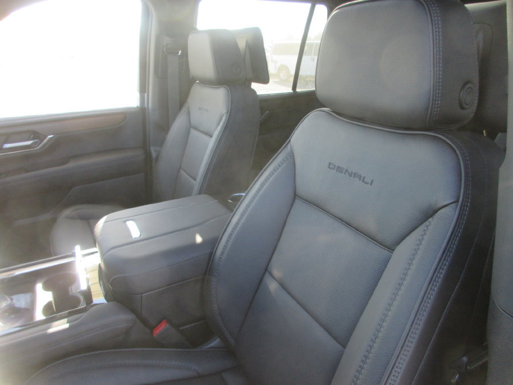 New 2027 GMC Yukon Denali w/ Denali Reserve Package AWD/4WD image 11