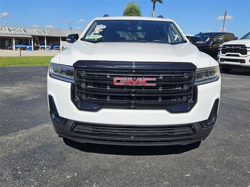Used 2023 GMC Acadia SLE w/ Driver Convenience Package FWD image 3