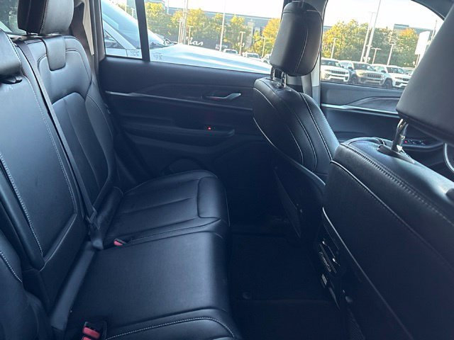 Used 2023 Jeep Grand Cherokee Limited AWD/4WD image 9