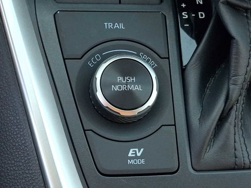 Certified 2023 Toyota RAV4 SE image 26