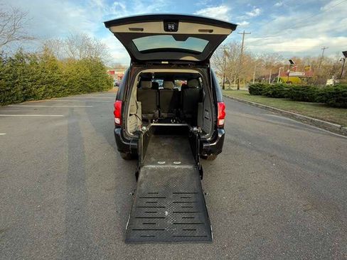 Used 2015 Dodge Grand Caravan American Value Package w/ UConnect Hands-Free Group image 16