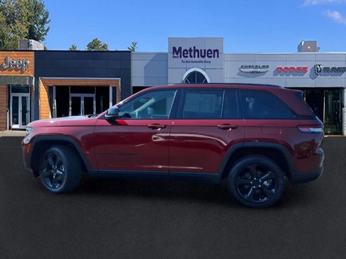 Used 2023 Jeep Grand Cherokee Altitude AWD/4WD image 6