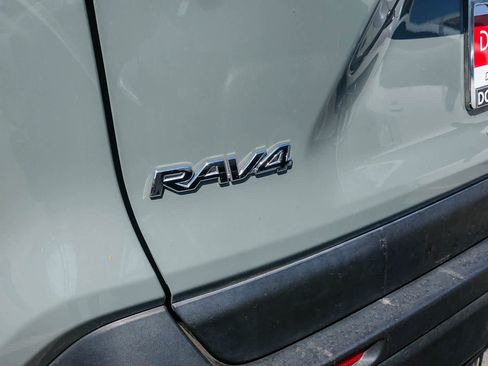 Used 2019 Toyota RAV4 XLE w/ Carpet Mat Package AWD/4WD image 15