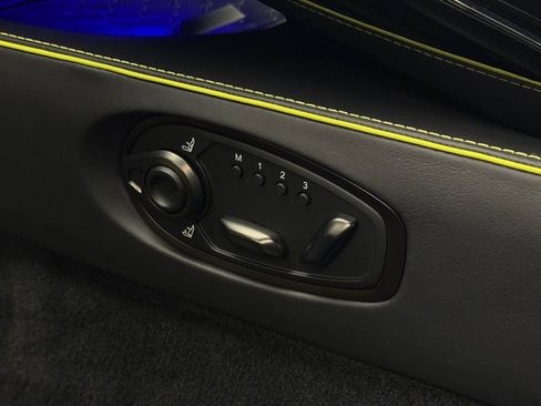Used 2025 Aston Martin V8 Vantage Coupe image 29