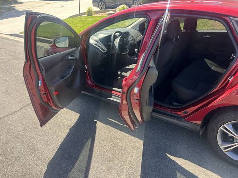 Used 2017 Ford Focus SE FWD image 5