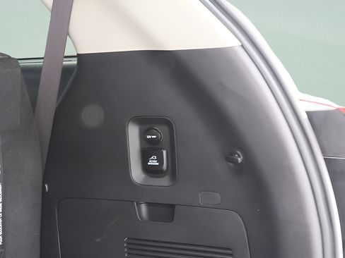 Used 2024 Kia Carnival FWD image 29