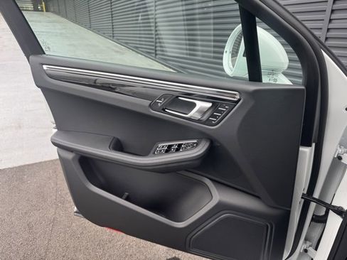 New 2026 Porsche Macan image 13