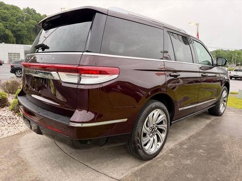 Used 2024 Lincoln Navigator Reserve w/ Equipment Group 201A AWD/4WD image 4