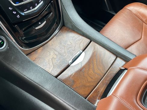 Used 2015 Cadillac Escalade ESV Premium image 43