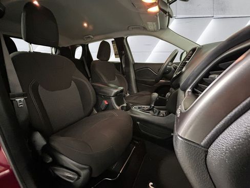 Used 2019 Jeep Cherokee Latitude w/ Popular Appearance Group FWD image 14