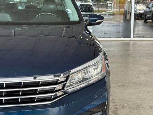 Used 2019 Volkswagen Passat 2.0T SE R-Line FWD image 12