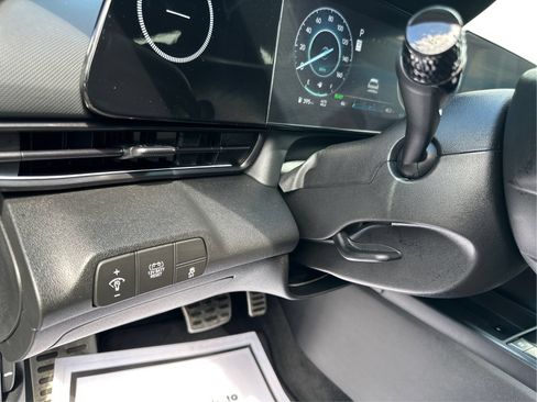 Certified 2025 Hyundai Elantra SEL FWD image 19