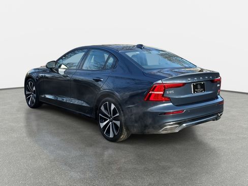 Used 2022 Volvo S60 B5 Momentum w/ Climate Package image 7