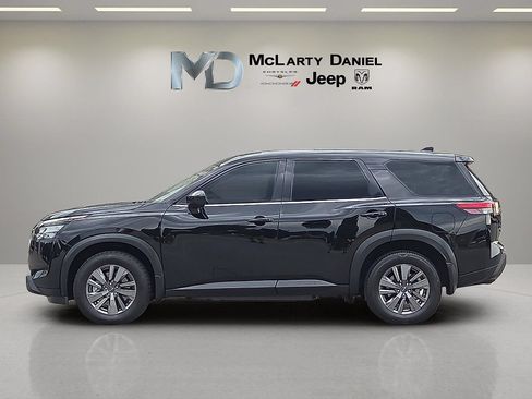 Used 2025 Nissan Pathfinder S FWD image 3