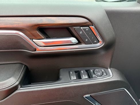 Used 2024 GMC Sierra 1500 SLT image 15