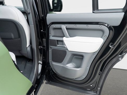 New 2025 Land Rover Defender 110 X-Dynamic SE image 23