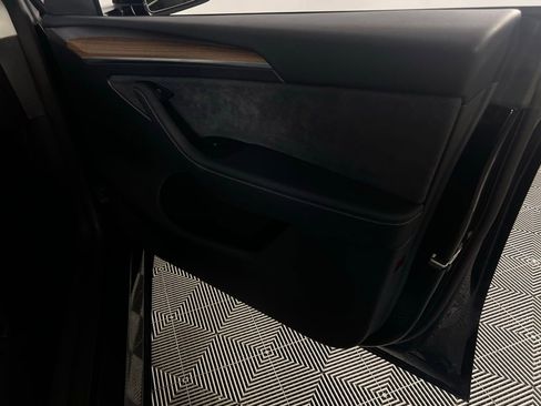 Used 2025 Tesla Model Y Long Range image 32