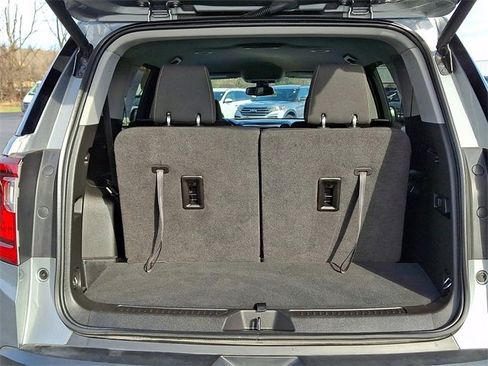 Used 2023 GMC Acadia SLE w/ Driver Convenience Package image 29