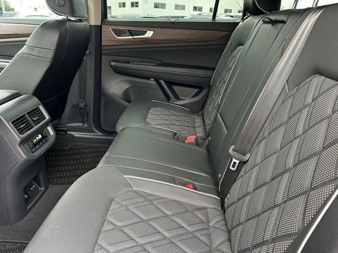 Used 2024 Volkswagen Atlas SEL Premium R-Line image 18